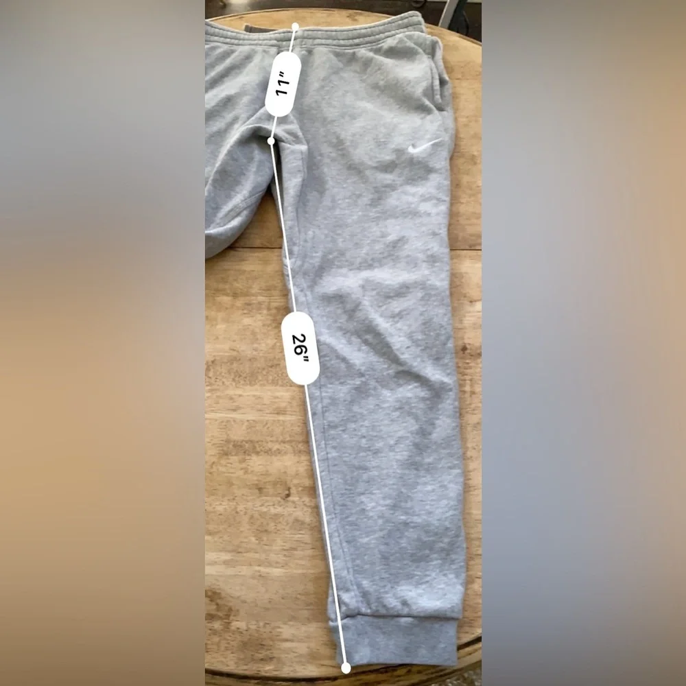 Nike Men’s Sz L‎ Heather Gray Club Fleece Joggers